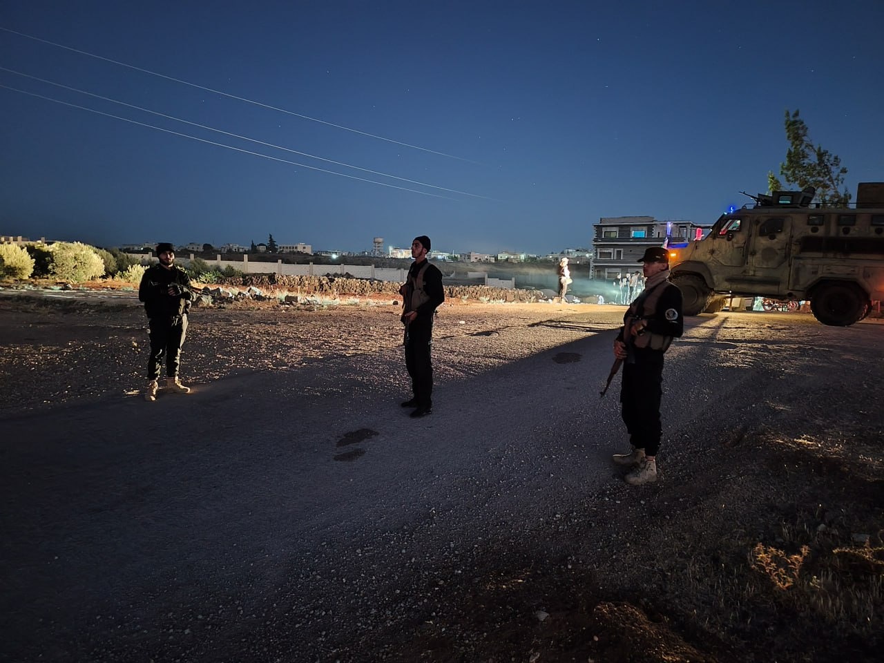 لقطات لانتشار قوى الأمن الداخلي على الحدود الإدارية الفاصلة بين محافظتي درعا والسويداء.